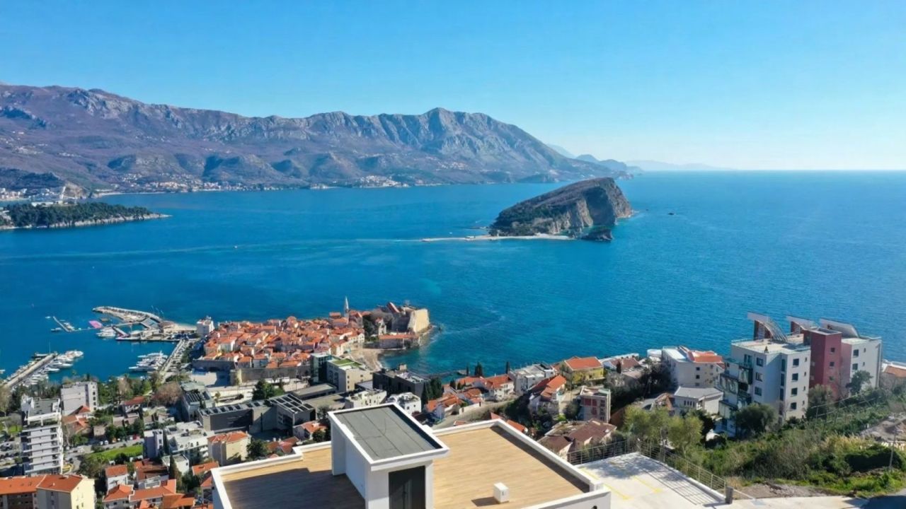 Villa in Budva, Montenegro, 184 m² - Foto 1