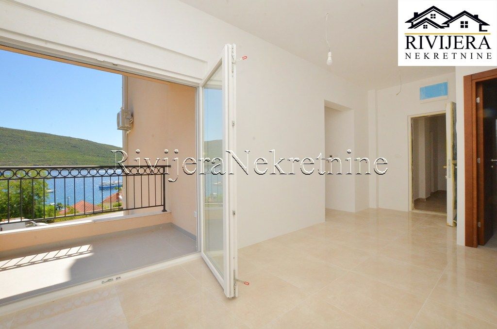 Piso en Herceg-Novi, Montenegro, 52 m² - imagen 1