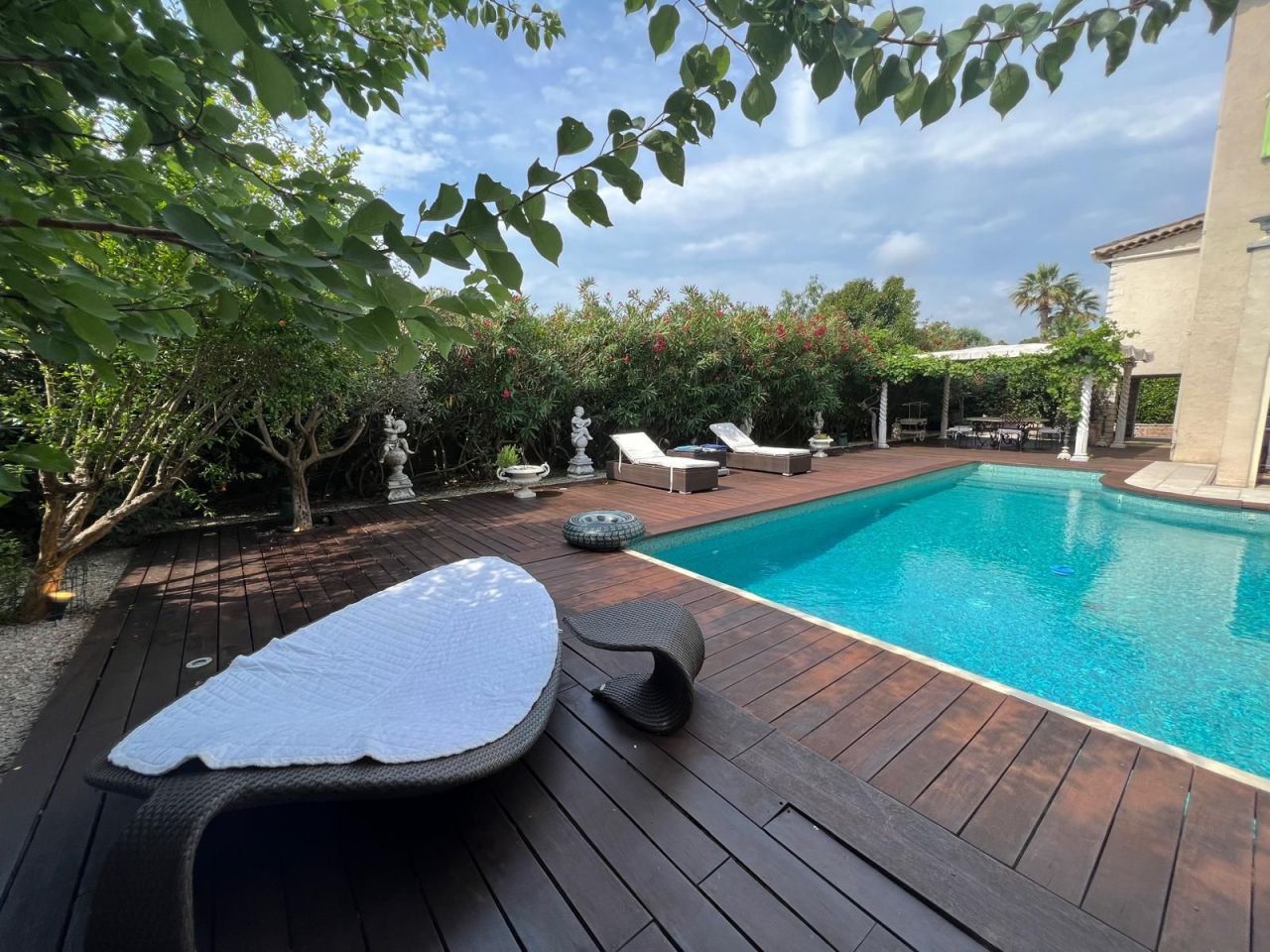 Villa in Antibes, France, 280 m² - picture 3