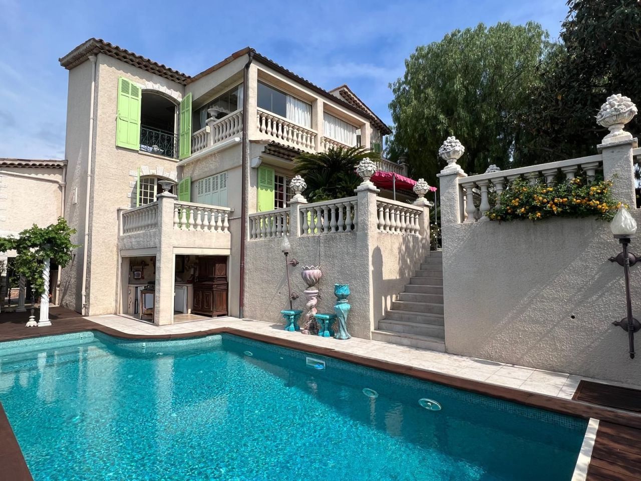 Villa in Antibes, France, 280 m² - picture 1