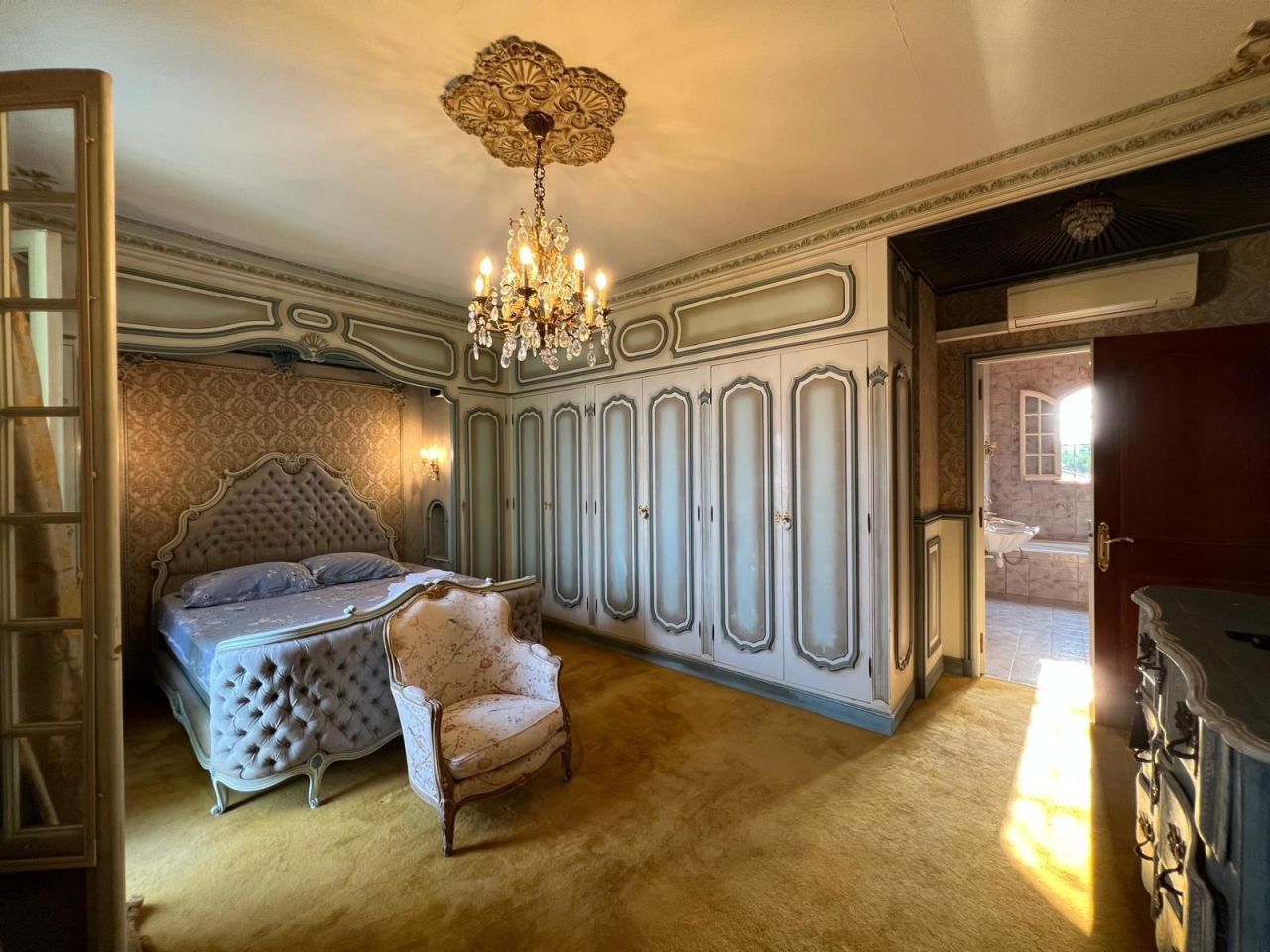 Villa in Antibes, France, 280 m² - picture 8