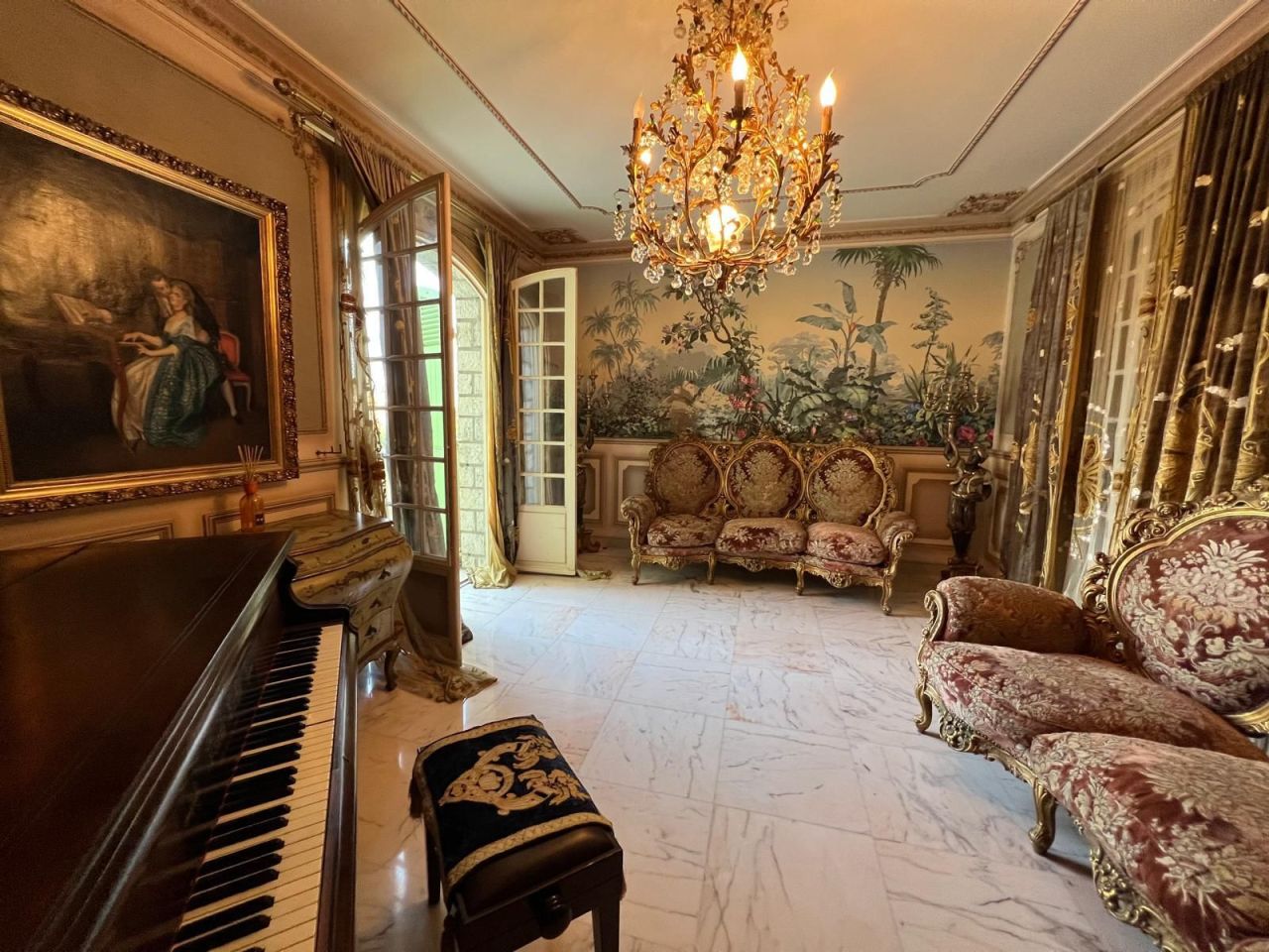 Villa in Antibes, France, 280 m² - picture 12