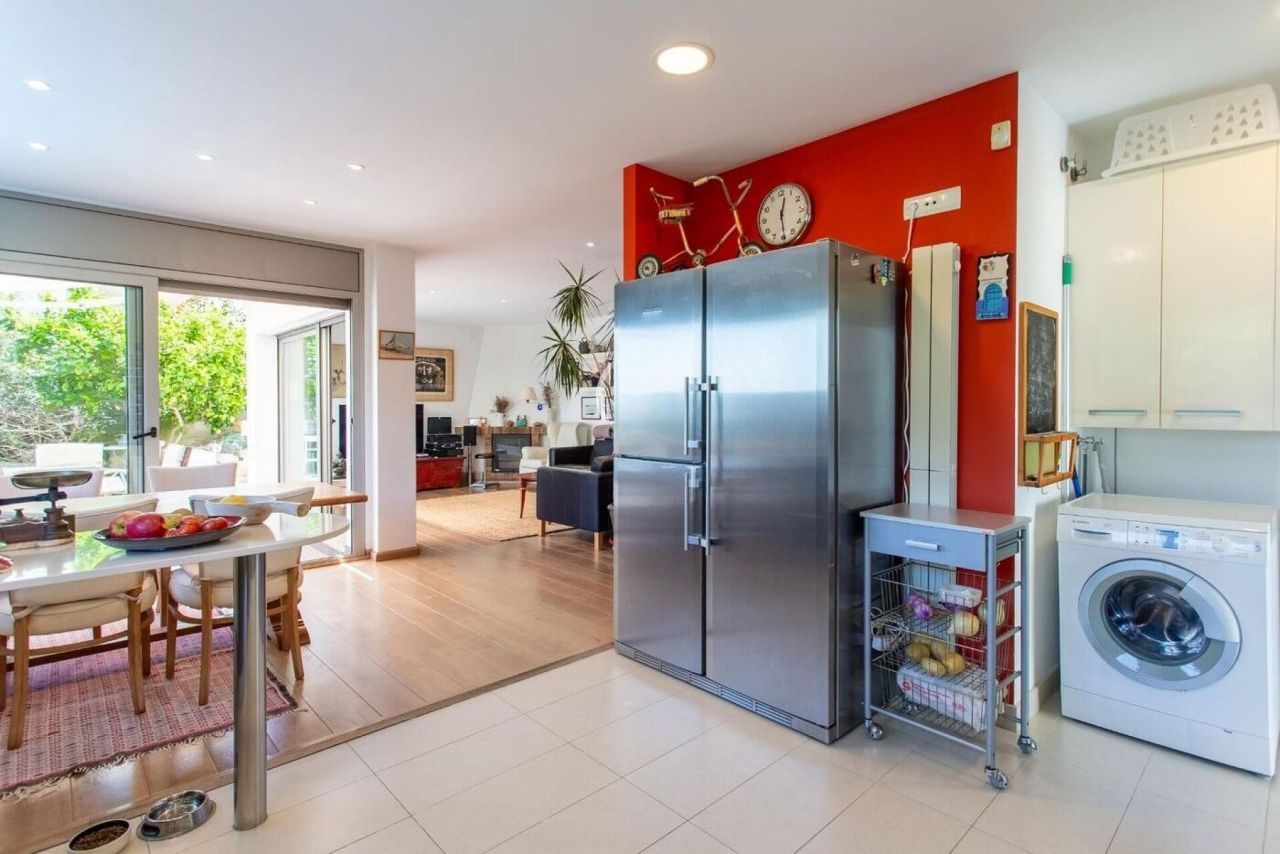 House in Barcelona, Spain, 203 m² - picture 7