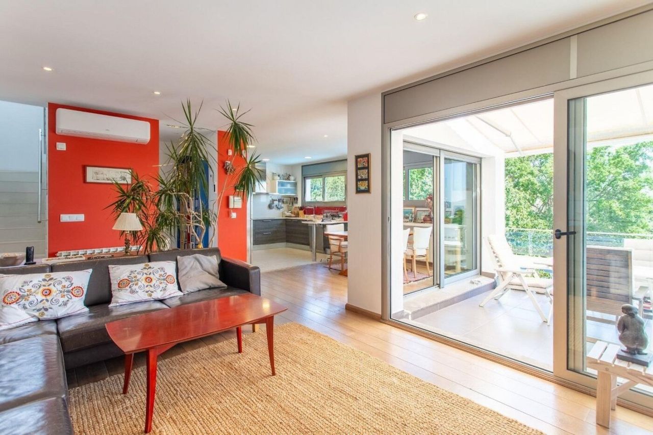 House in Barcelona, Spain, 203 m² - picture 2