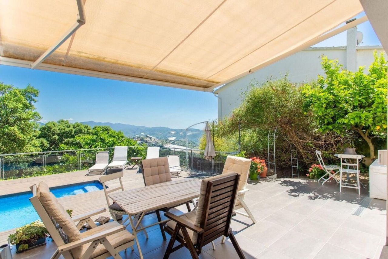 Casa en Barcelona, España, 203 m² - imagen 1