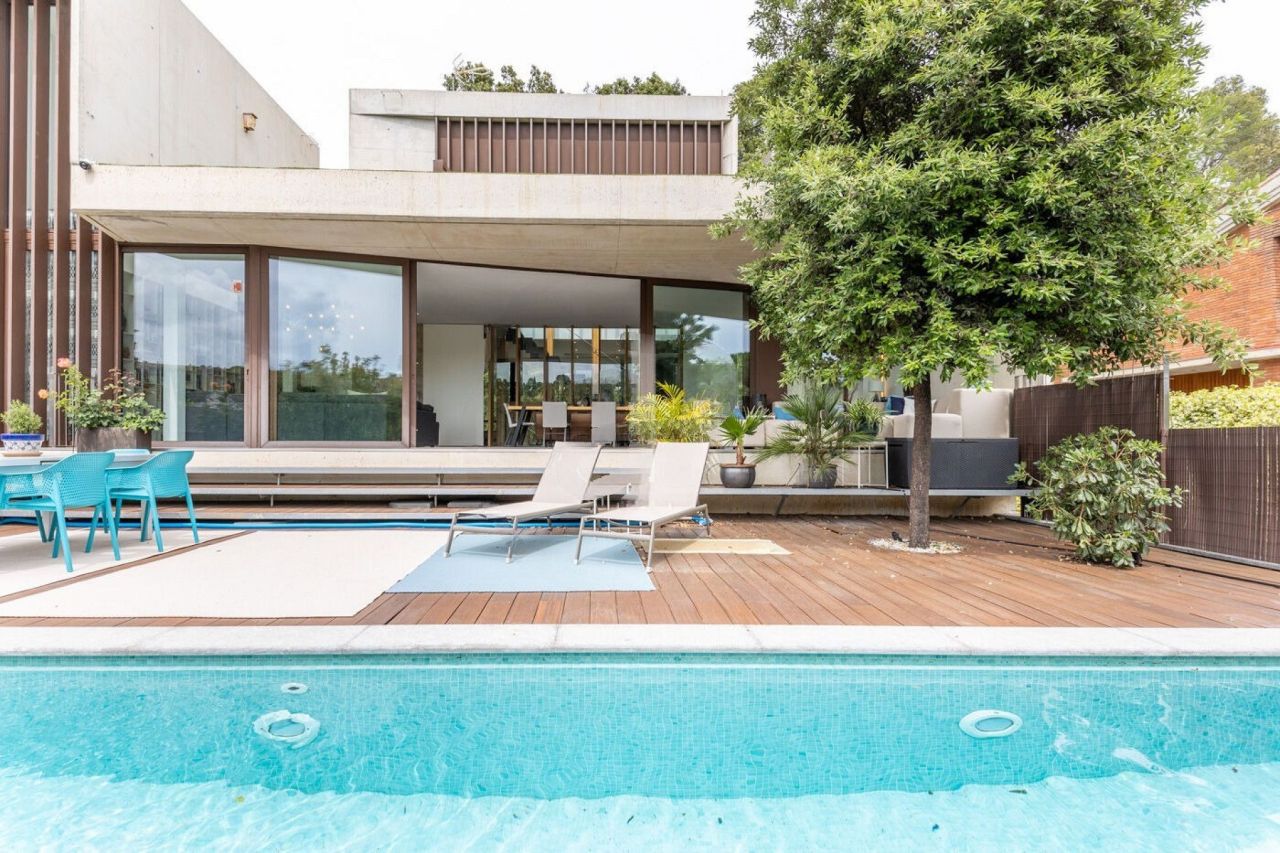 Villa in Barcelona, Spain, 573 m² - picture 2