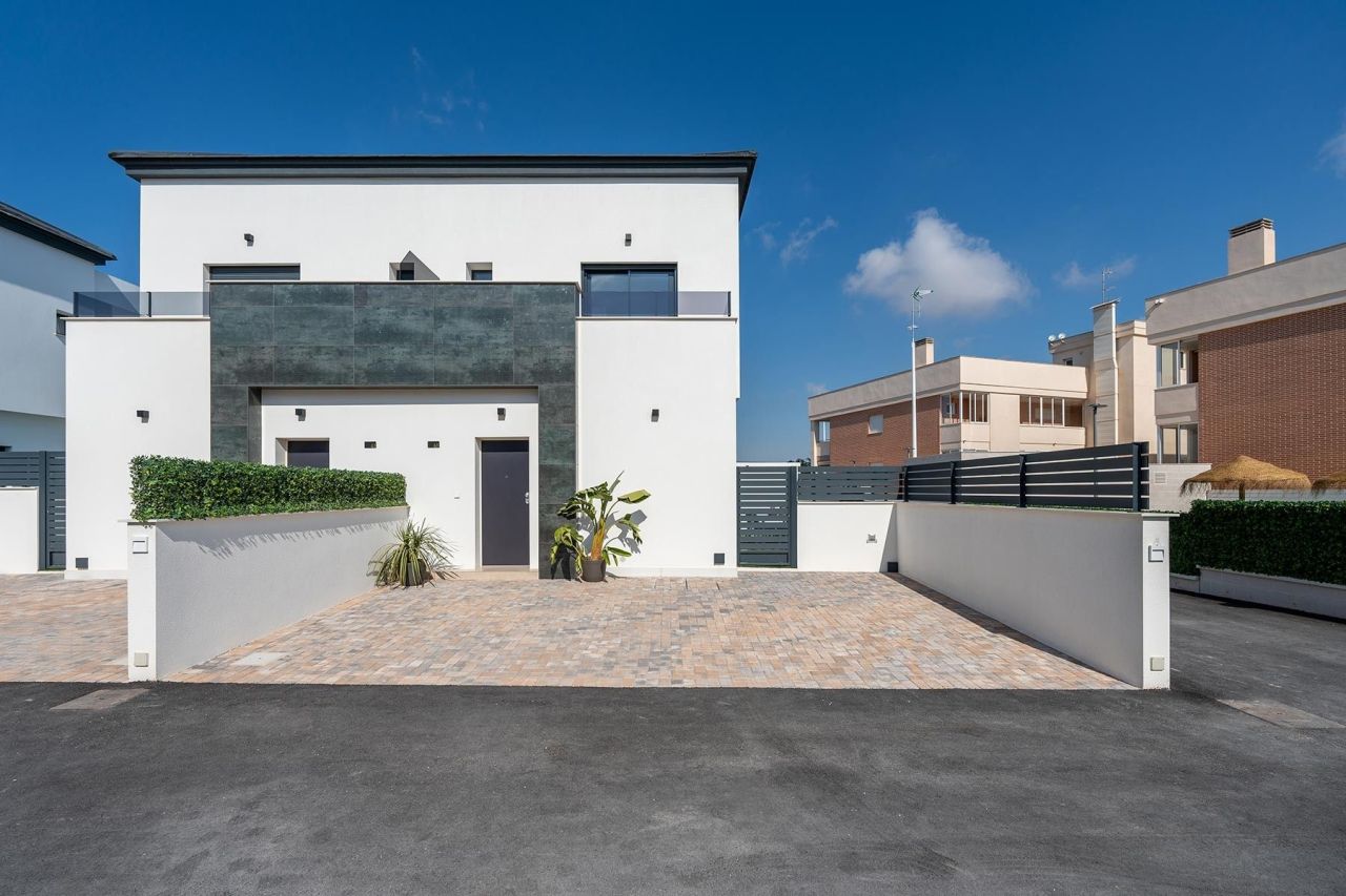 Chalet in Santa Pola, Spain, 97 m² - picture 1