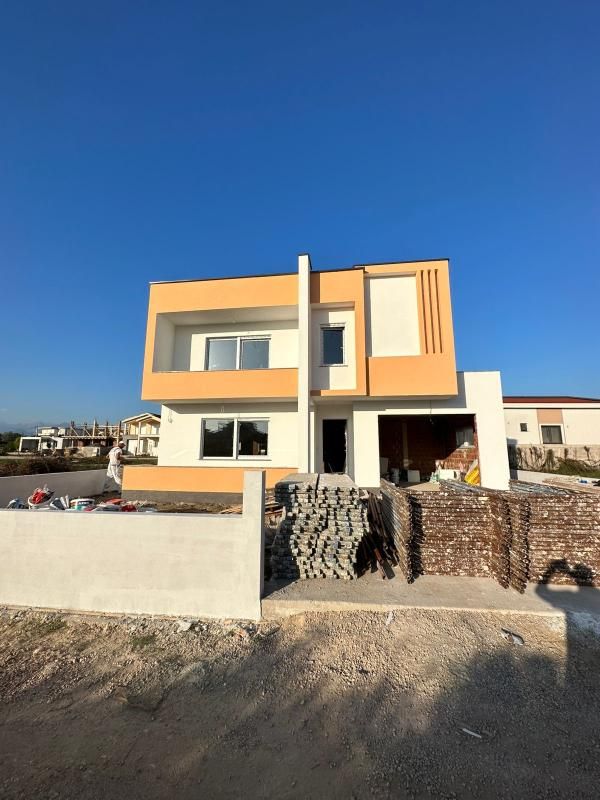 Casa Gorni Shtoy, Montenegro, 260 m² - imagen 1