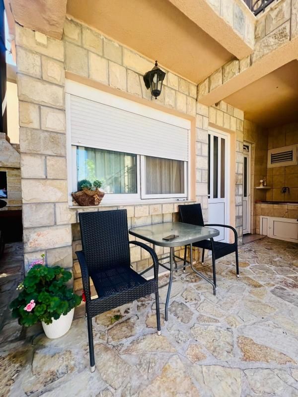 Casa en el Bar, Montenegro, 300 m² - imagen 1