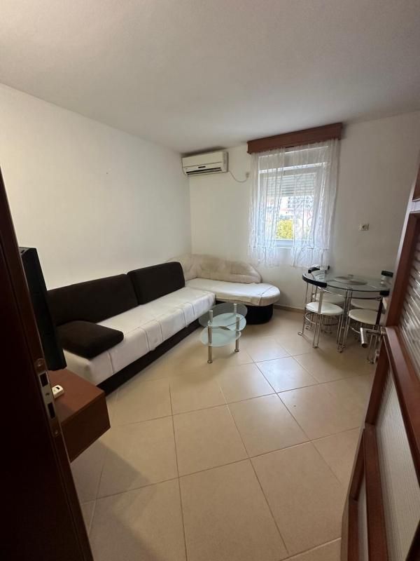 Piso Lazi, Montenegro, 42 m² - imagen 1