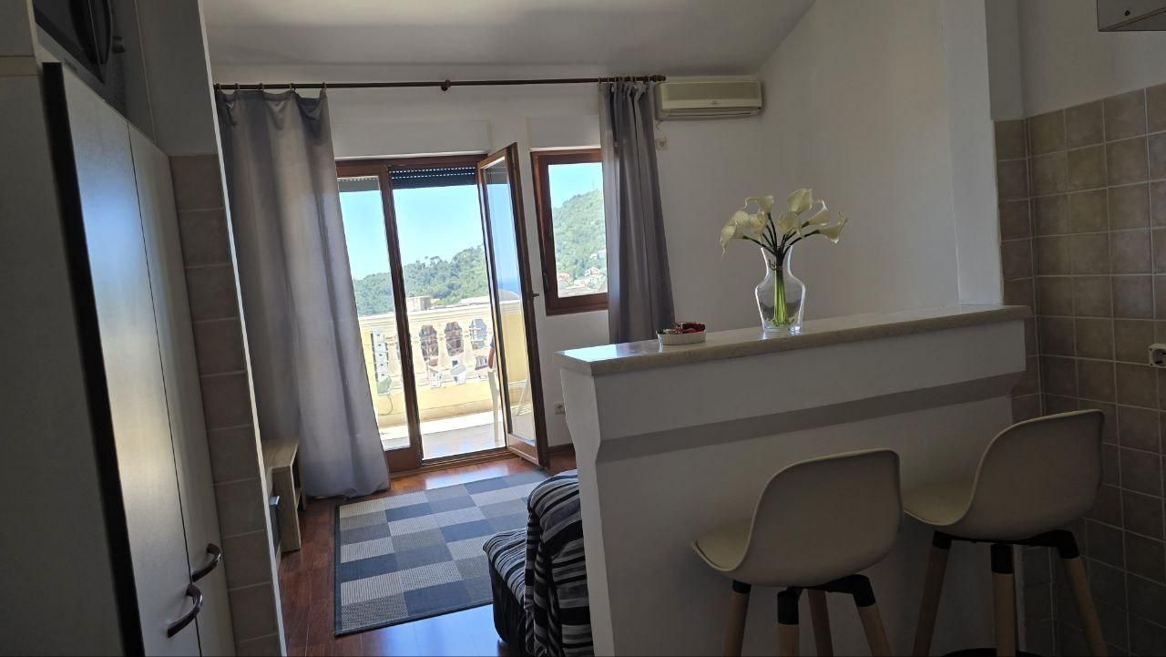 Flat in Petrovac, Montenegro, 34 m² - picture 1