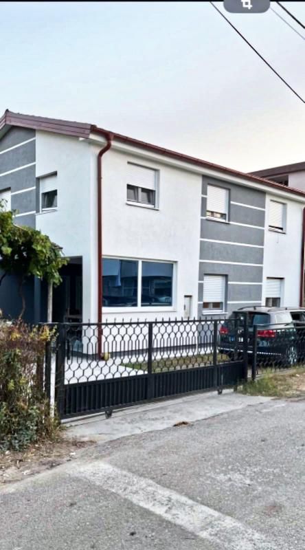 Casa Gorni Shtoy, Montenegro, 200 m² - imagen 1