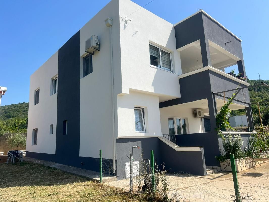 Haus in Dobra Voda, Montenegro, 300 m² - Foto 1