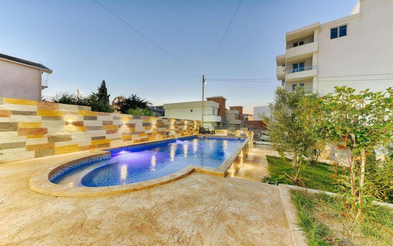 Casa en Dobra Voda, Montenegro, 170 m² - imagen 2