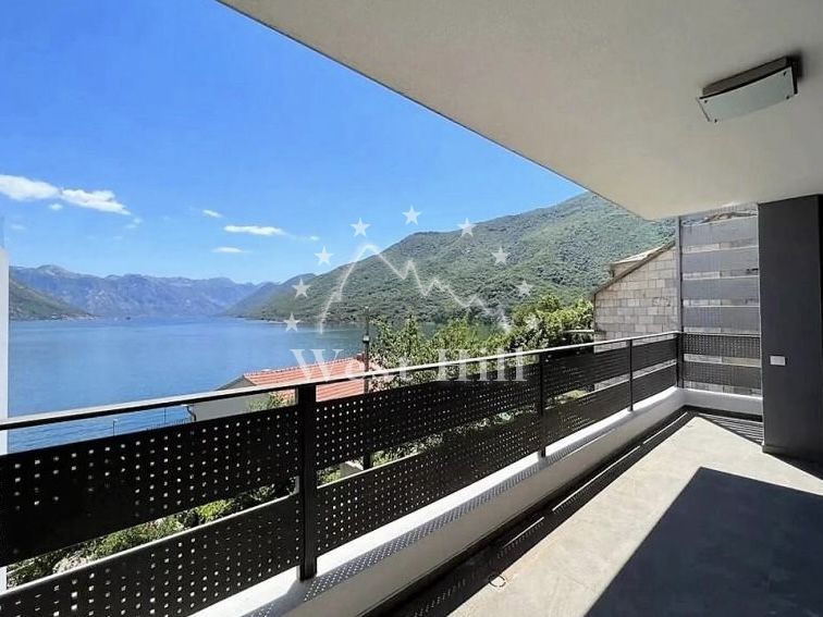 Haus in Morinj, Montenegro, 300 m² - Foto 1