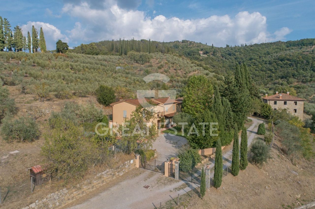 Maison à Castiglion Fiorentino, Italie, 215 m² - image 1