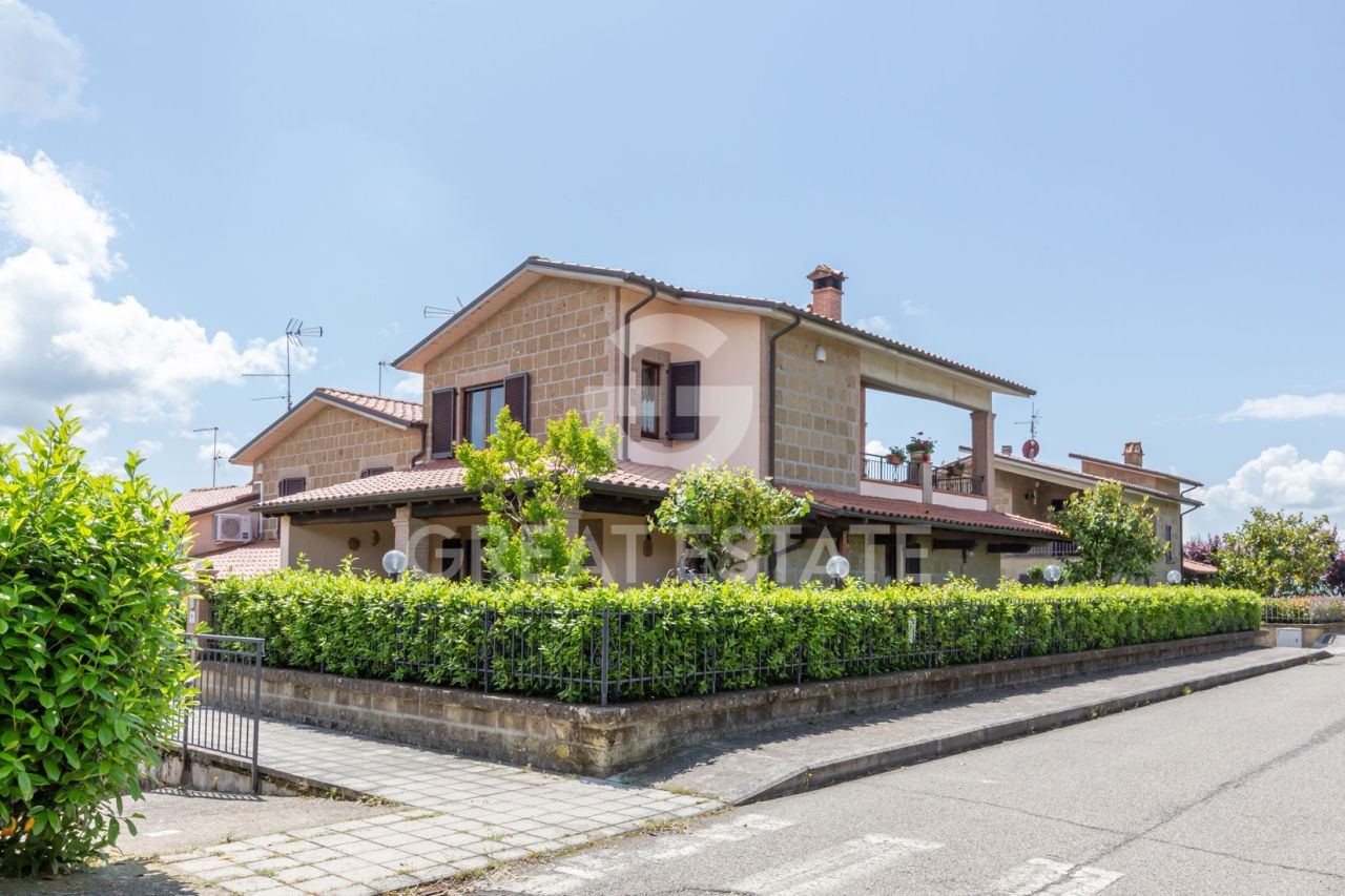 Villa in Fabro, Italy, 211.9 m² - picture 1