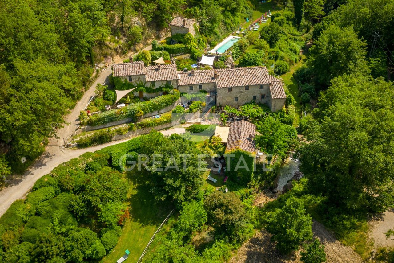 House in Castellina in Chianti, Italy, 768.95 m² - picture 1