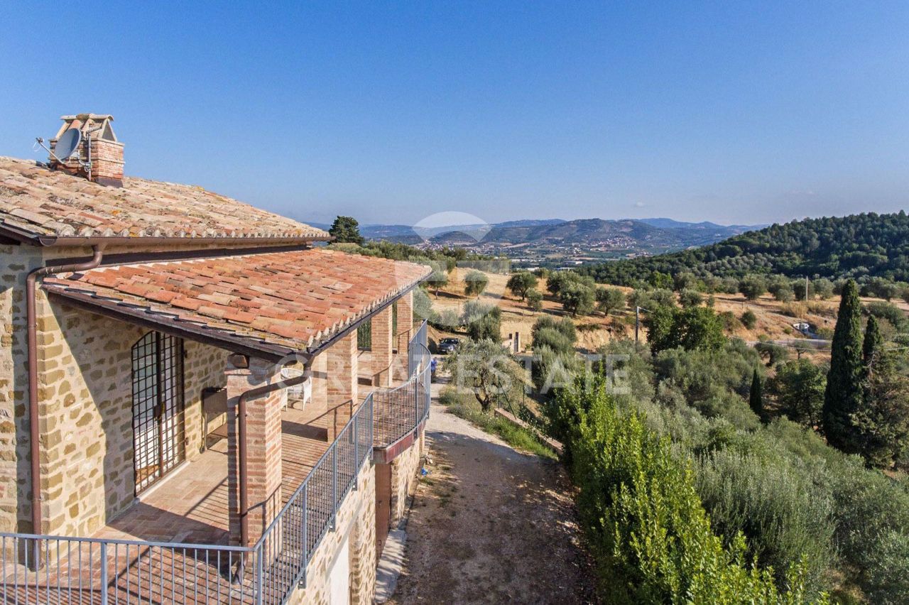 House in Corciano, Italy, 201.85 m² - picture 2