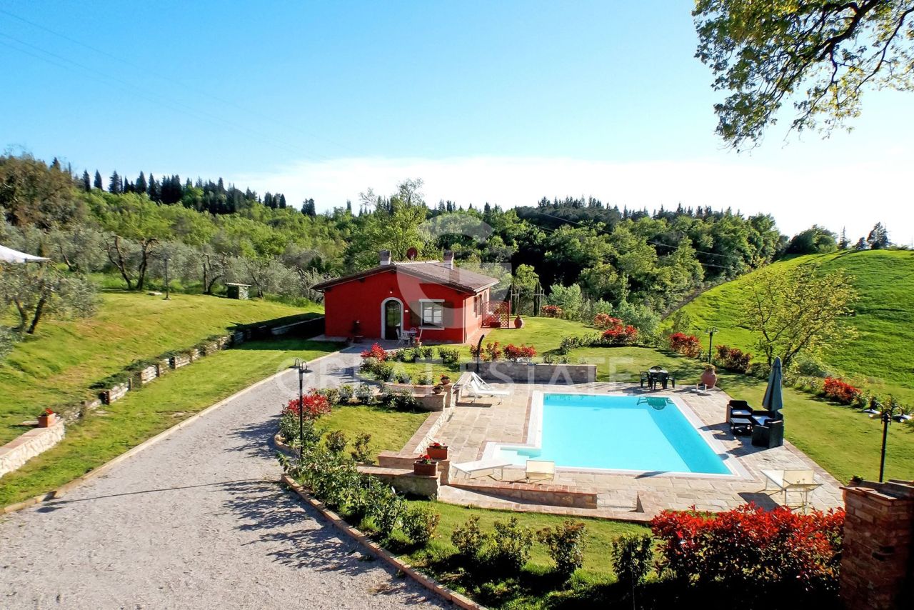 House in Castelfiorentino, Italy, 624.55 m² - picture 2