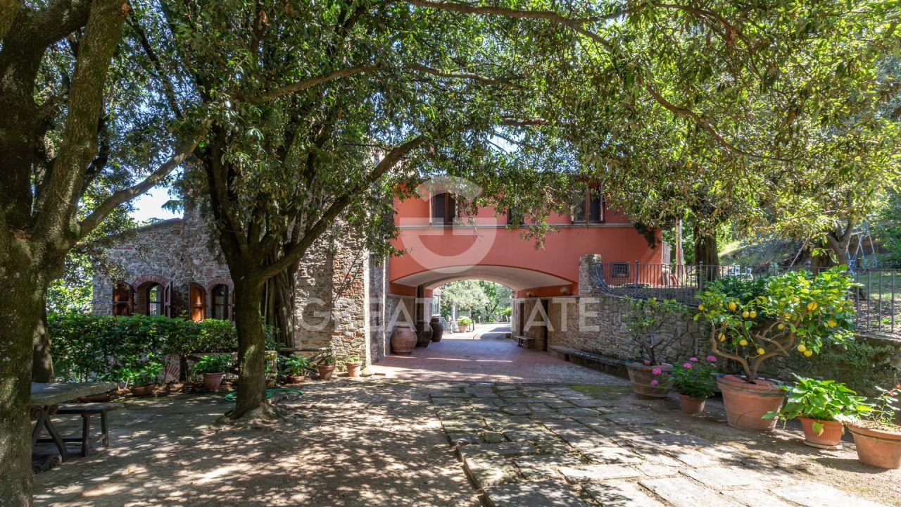 Casa en Arezzo, Italia, 458.05 m² - imagen 3