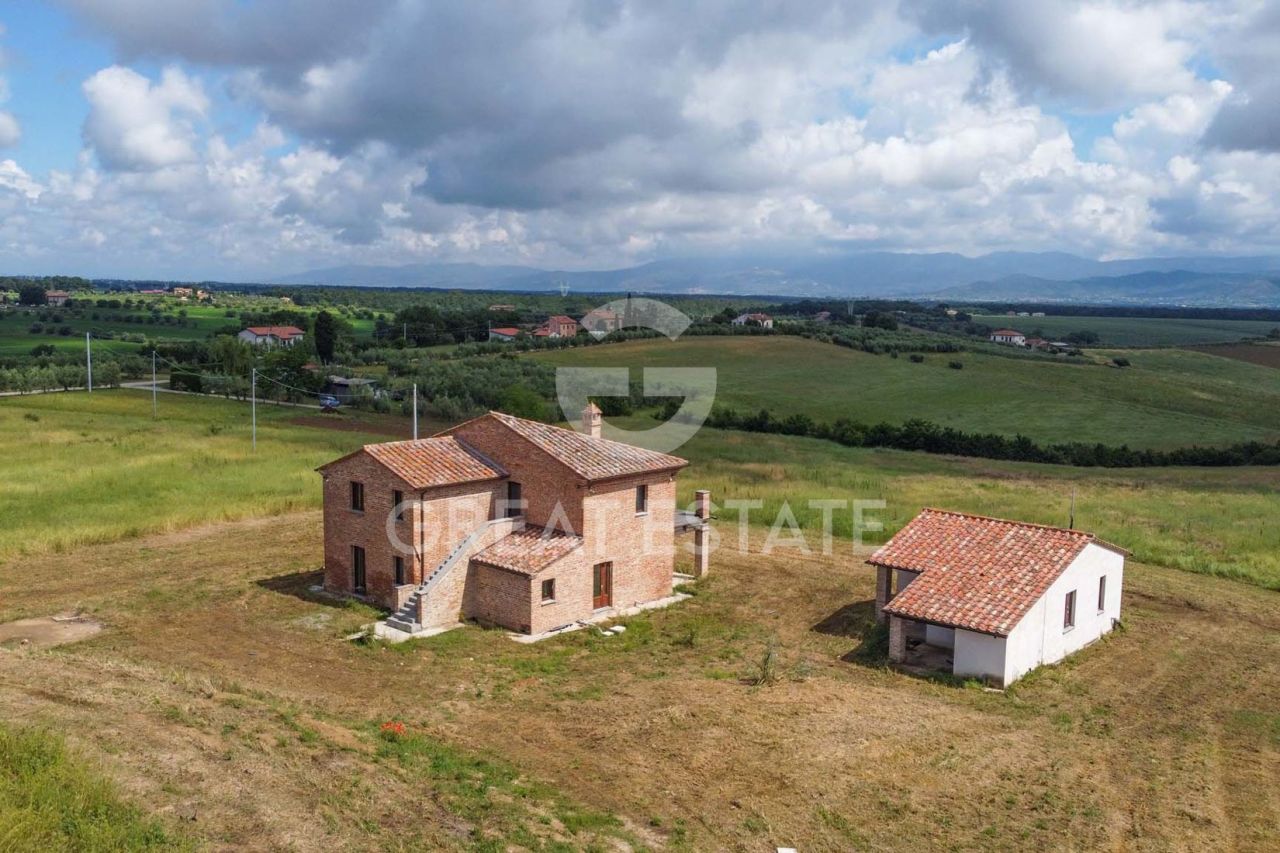Casa en Castiglione del Lago, Italia, 325.1 m² - imagen 4