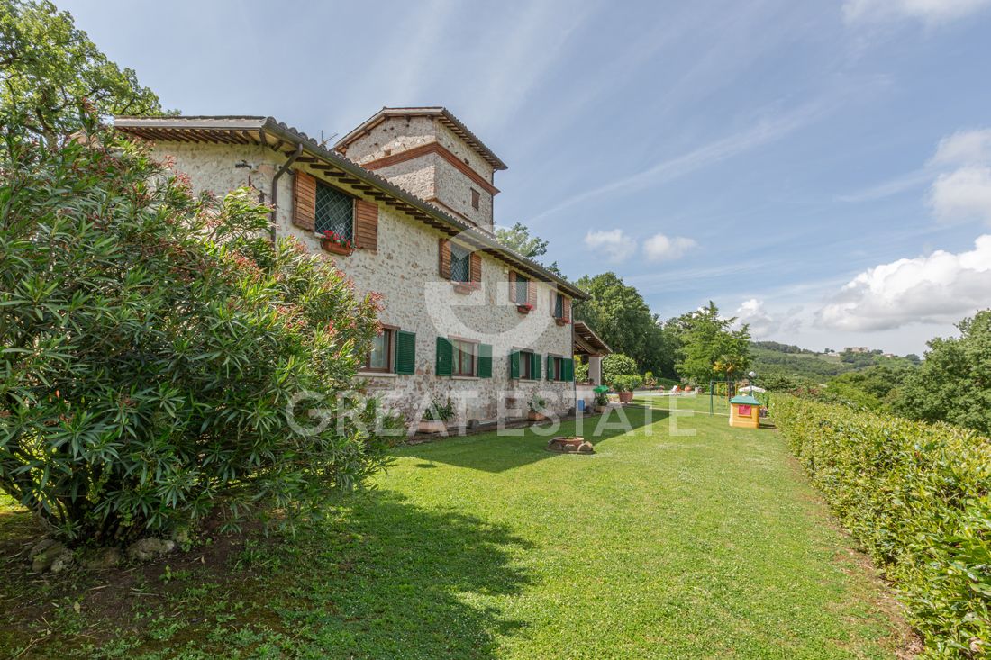 Casa a Spoleto, Italia, 386.3 m² - foto 4