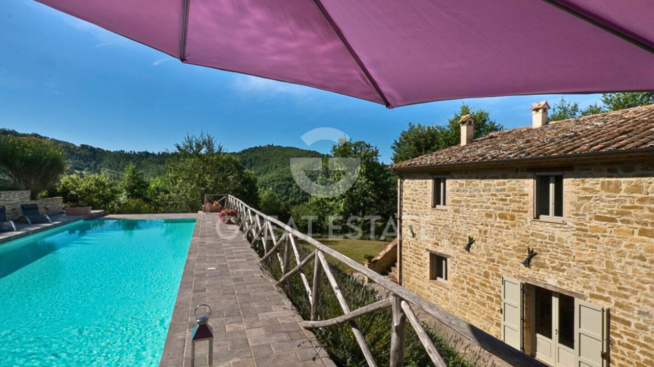 Casa en Gubbio, Italia, 388.6 m² - imagen 4