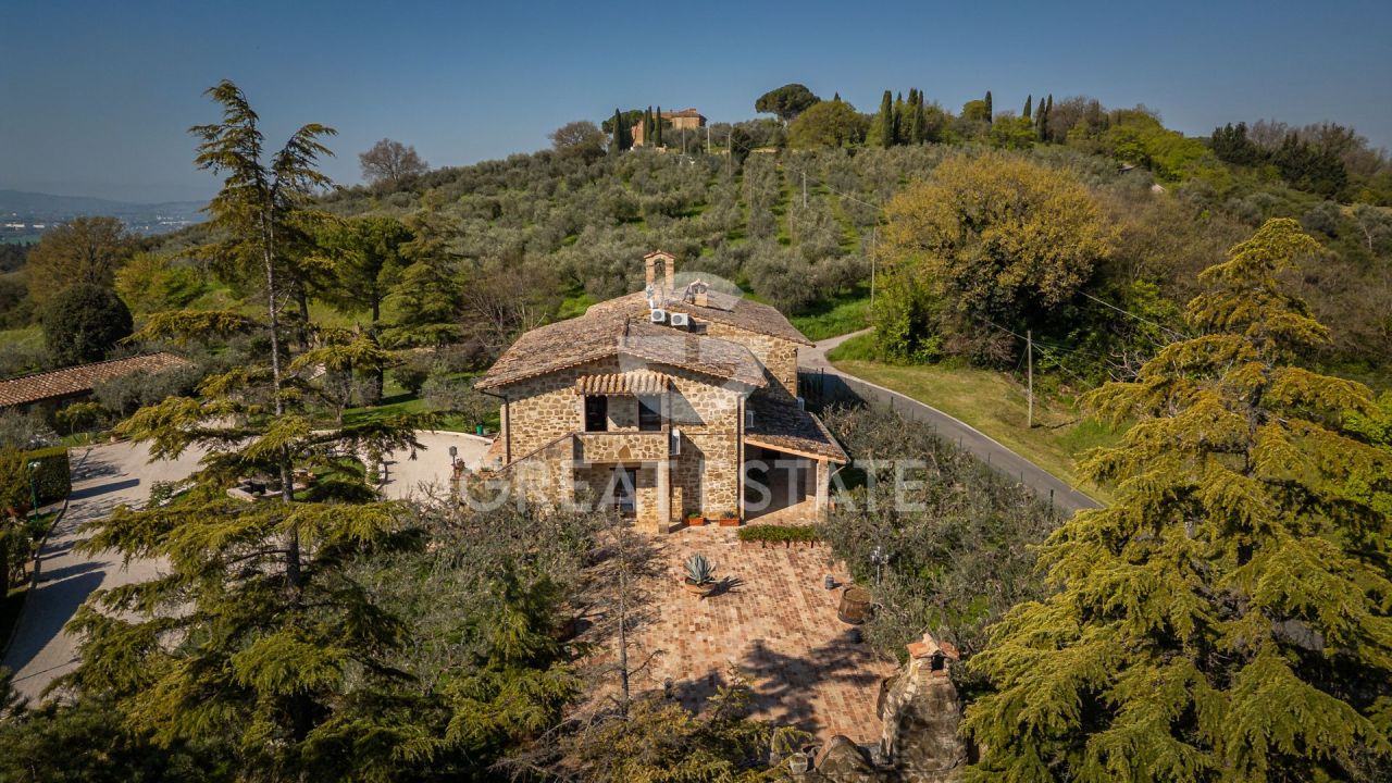 Maison à Assise, Italie, 551.5 m² - image 4
