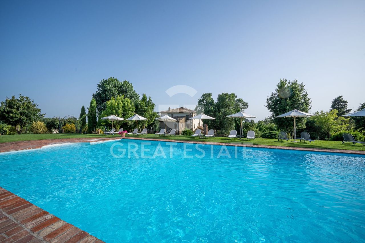 Casa en Cortona, Italia, 944 m² - imagen 5