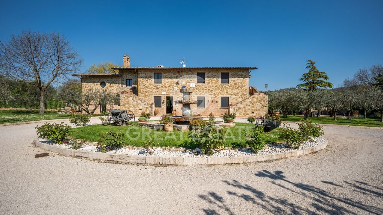 Maison à Assise, Italie, 551.5 m² - image 5