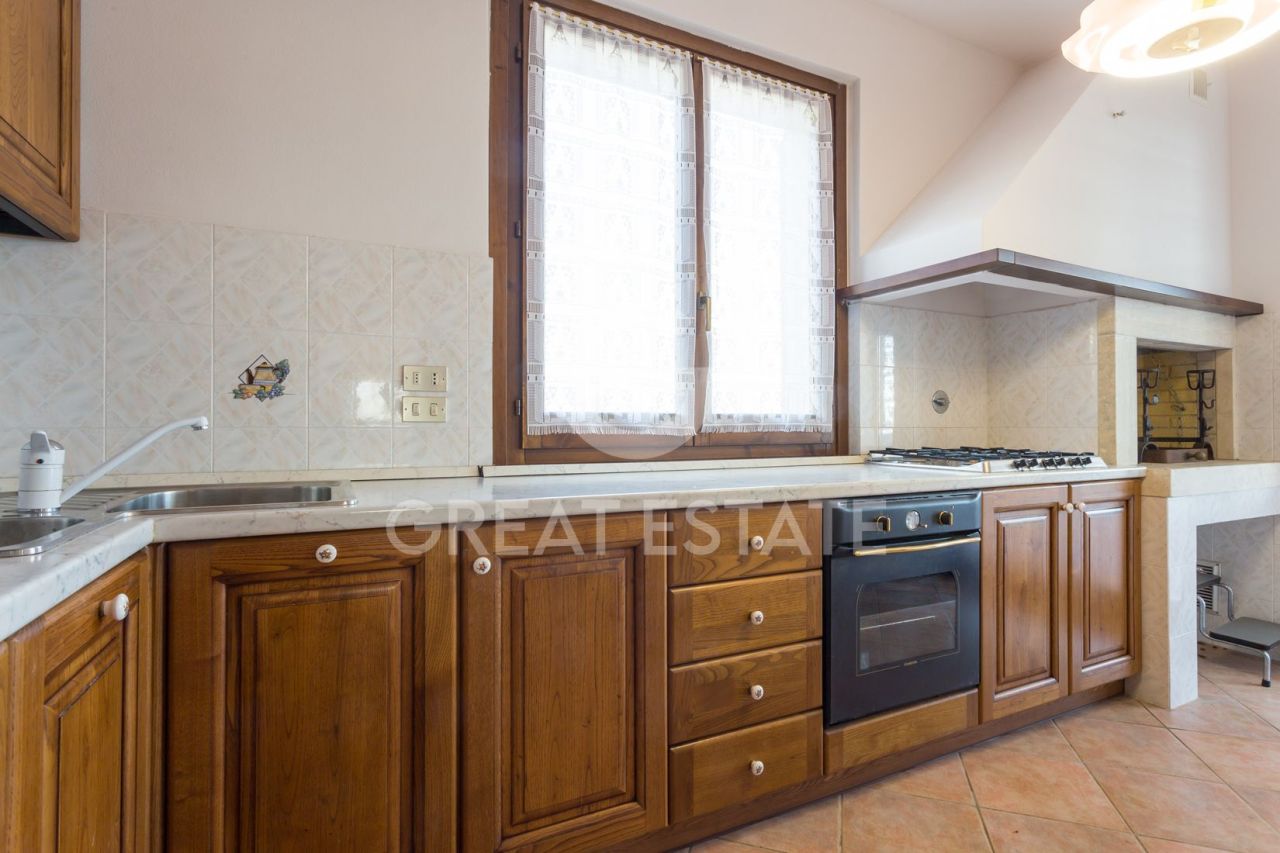 Casa en Passignano sul Trasimeno, Italia, 381.1 m² - imagen 6