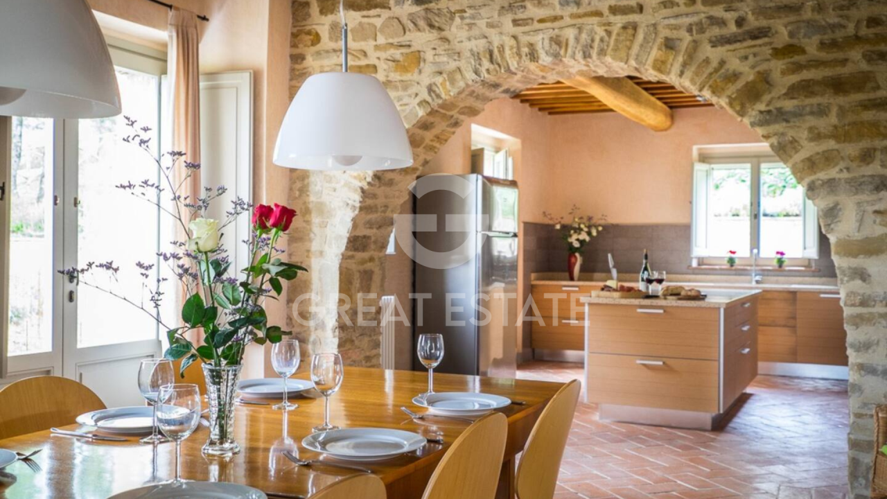 Casa en Gubbio, Italia, 388.6 m² - imagen 7