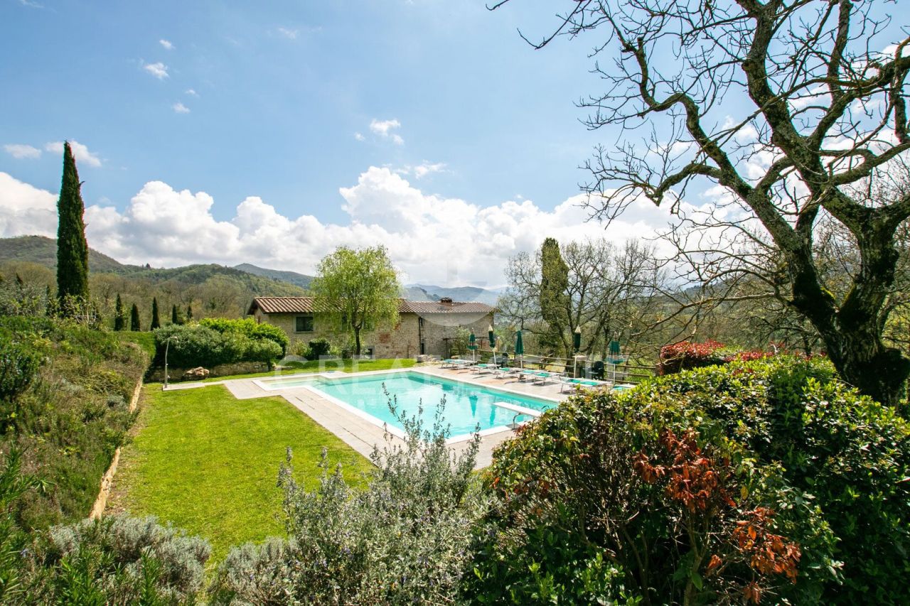 Casa a Vicchio, Italia, 339.8 m² - foto 8