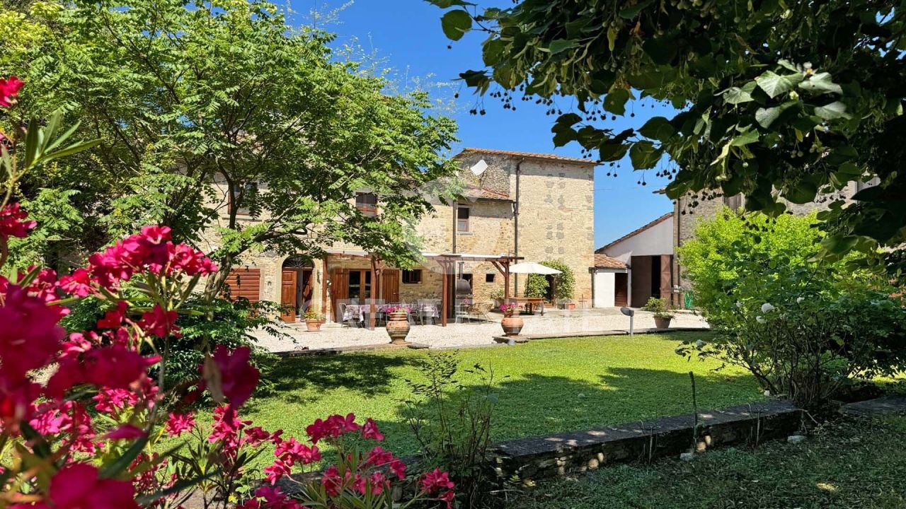 House Anghiari, Italy, 535 m² - picture 9