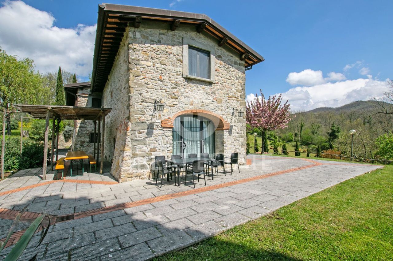 Casa a Vicchio, Italia, 339.8 m² - foto 9