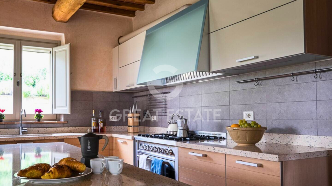 Casa en Gubbio, Italia, 388.6 m² - imagen 12