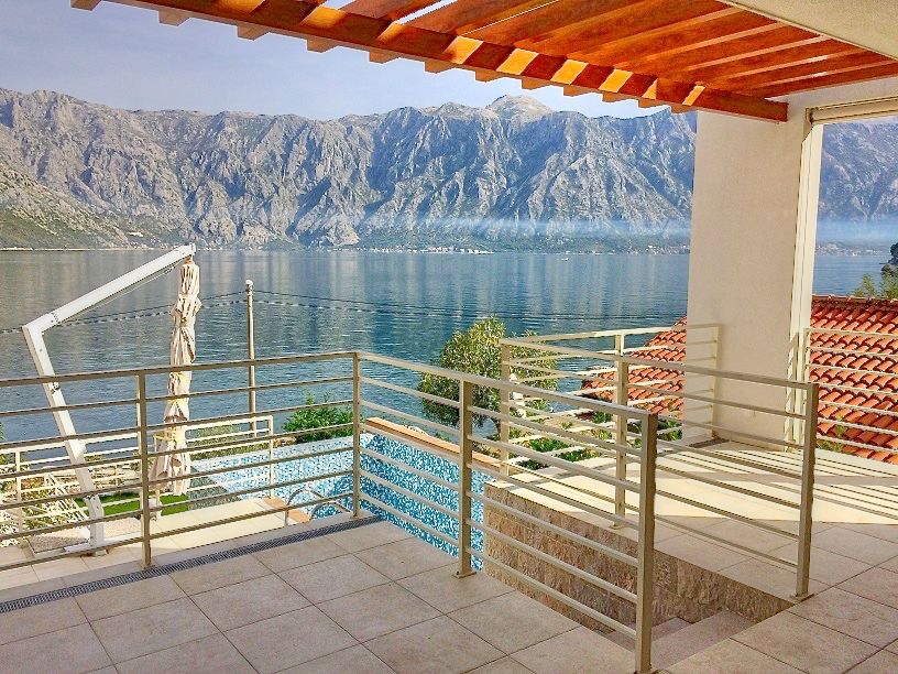 Villa in Stoliv, Montenegro, 371 m² - picture 1