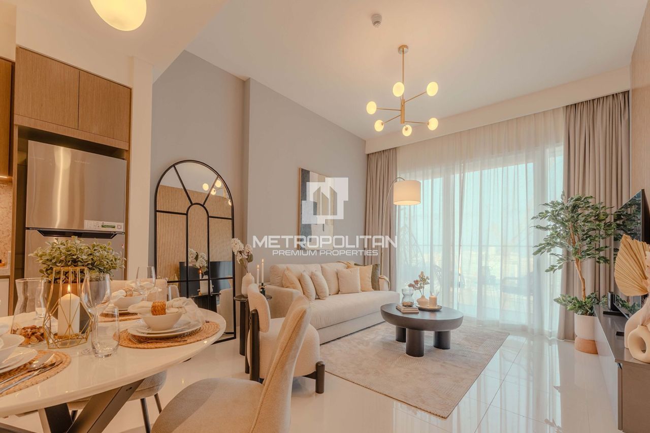 Apartment in Dubai, UAE, 72 m² - picture 1