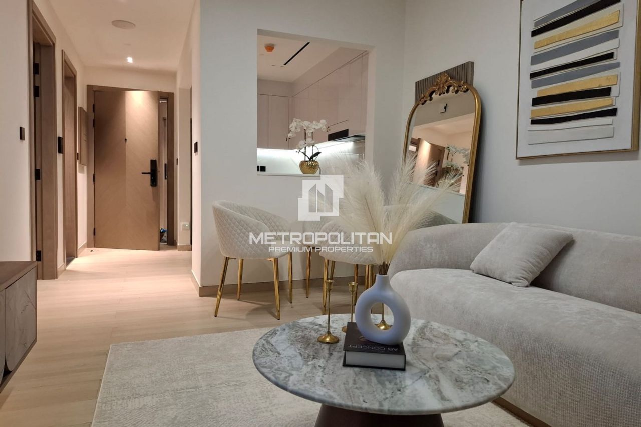 Apartment in Dubai, UAE, 59 m² - picture 1