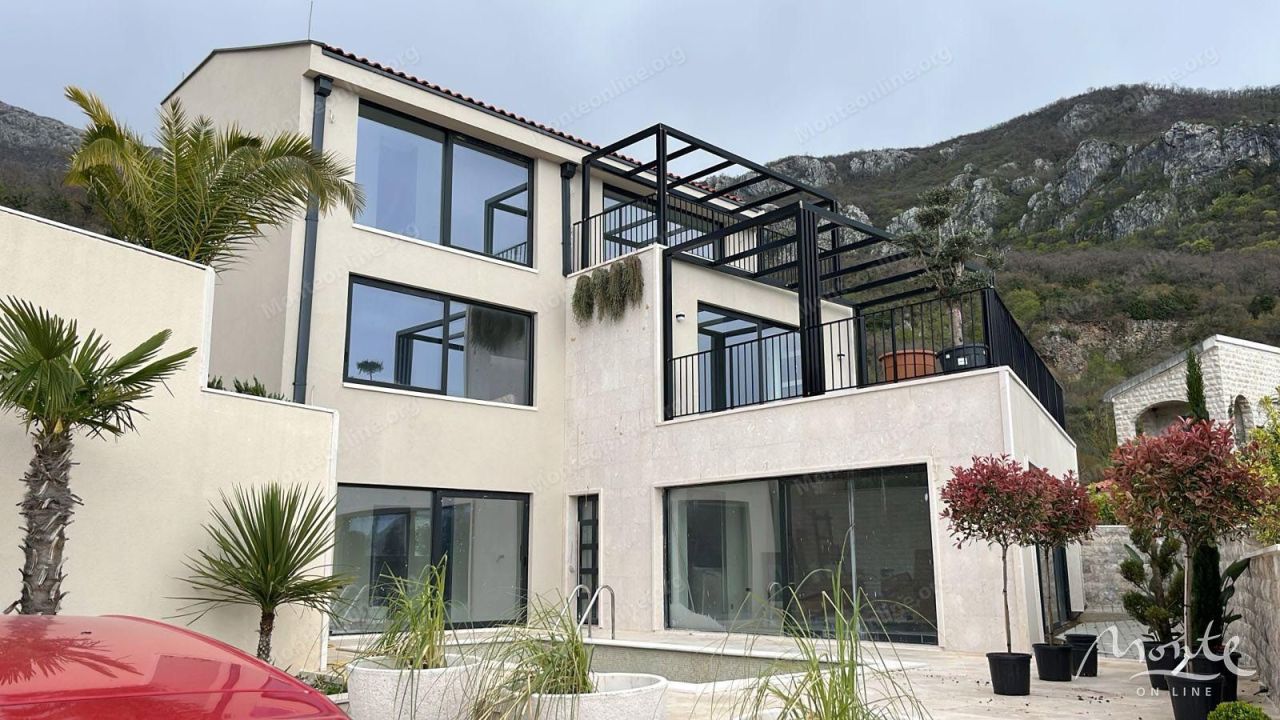 Villa en Budva, Montenegro, 330 m² - imagen 1