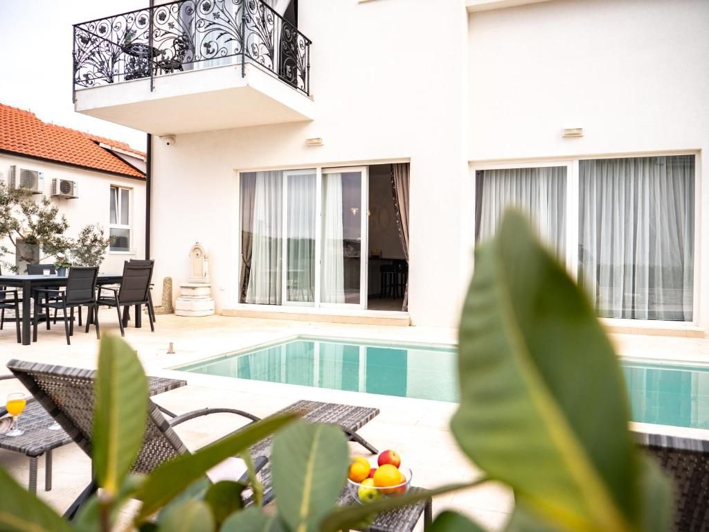 Villa on Hvar, Croatia, 170 m² - picture 1