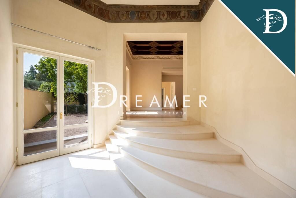 Villa in Florence, Italy, 380.37 m² - picture 1