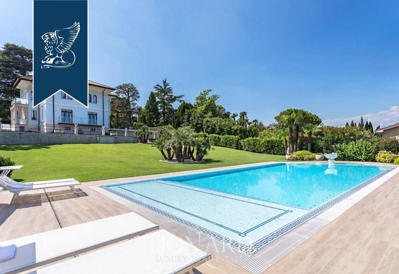 Villa à Desenzano del Garda, Italie, 500 m² - image 1