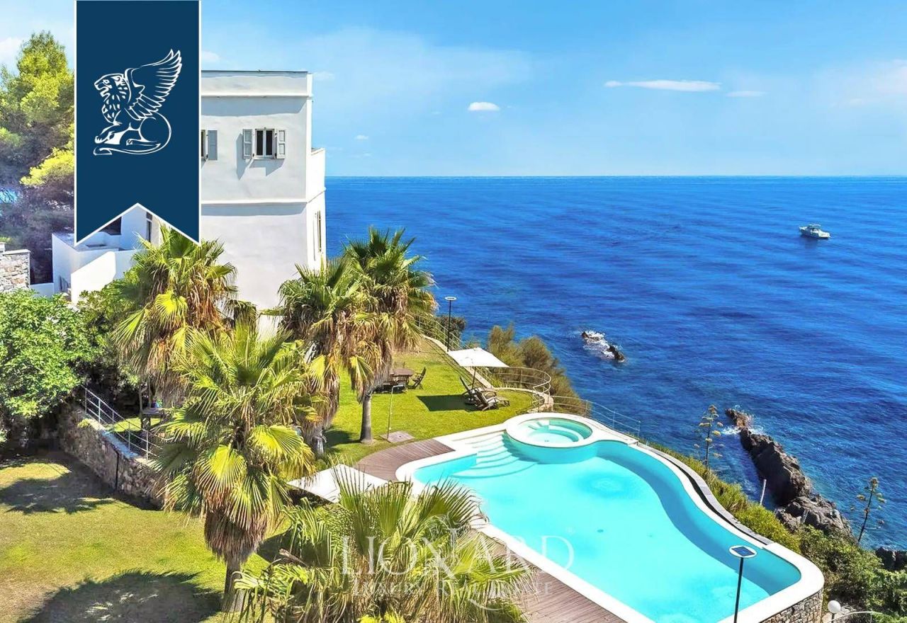 Villa in Imperia, Italien, 330 m² - Foto 1