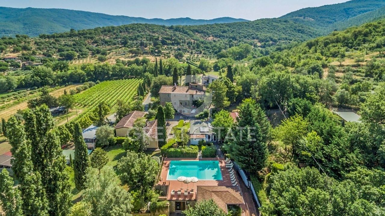 House in Tuoro sul Trasimeno, Italy, 1 042.55 m² - picture 1