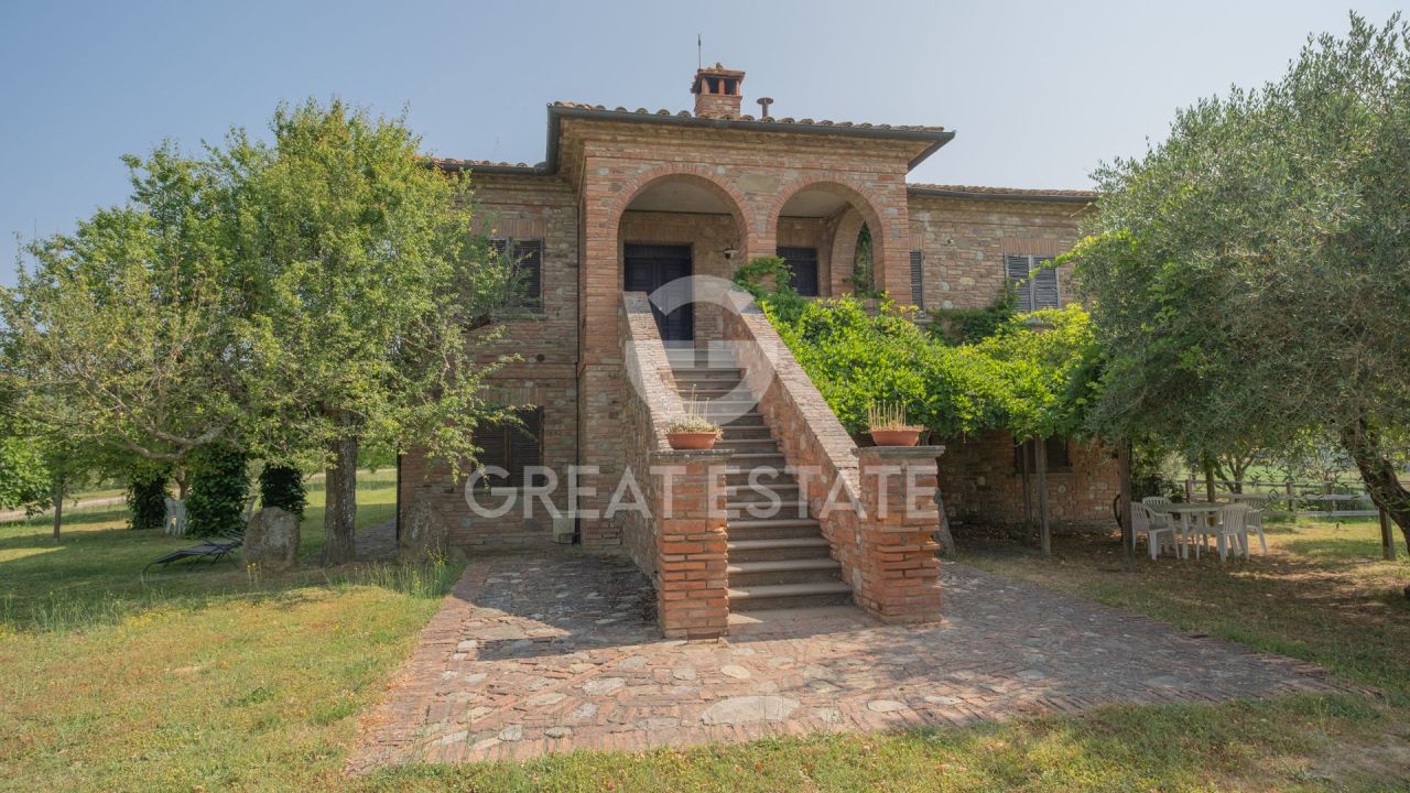 Maison à Citta della Pieve, Italie, 1 514.15 m² - image 1
