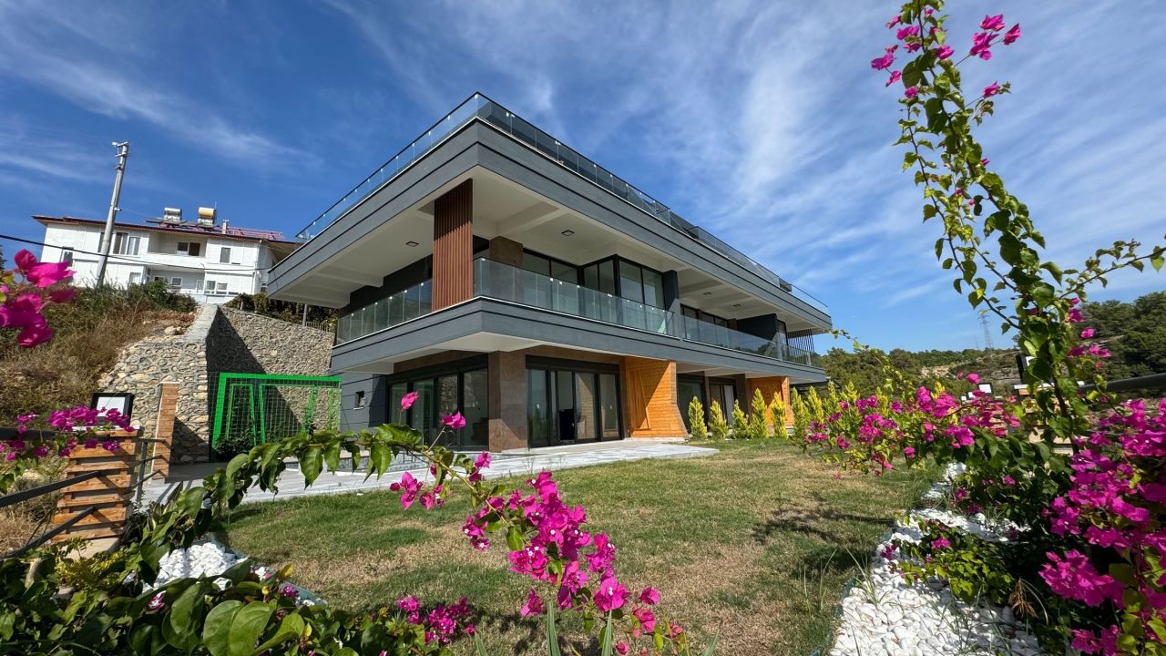 Villa in Alanya, Türkei, 410 m² - Foto 1