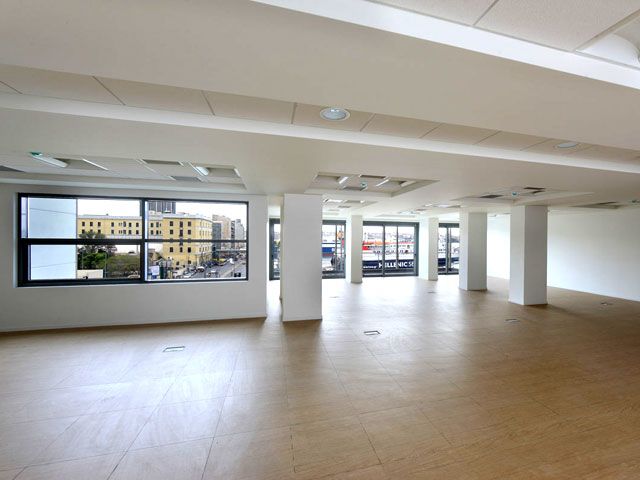 Biens commerciaux à Athènes, Grèce, 2 400 m² - image 1