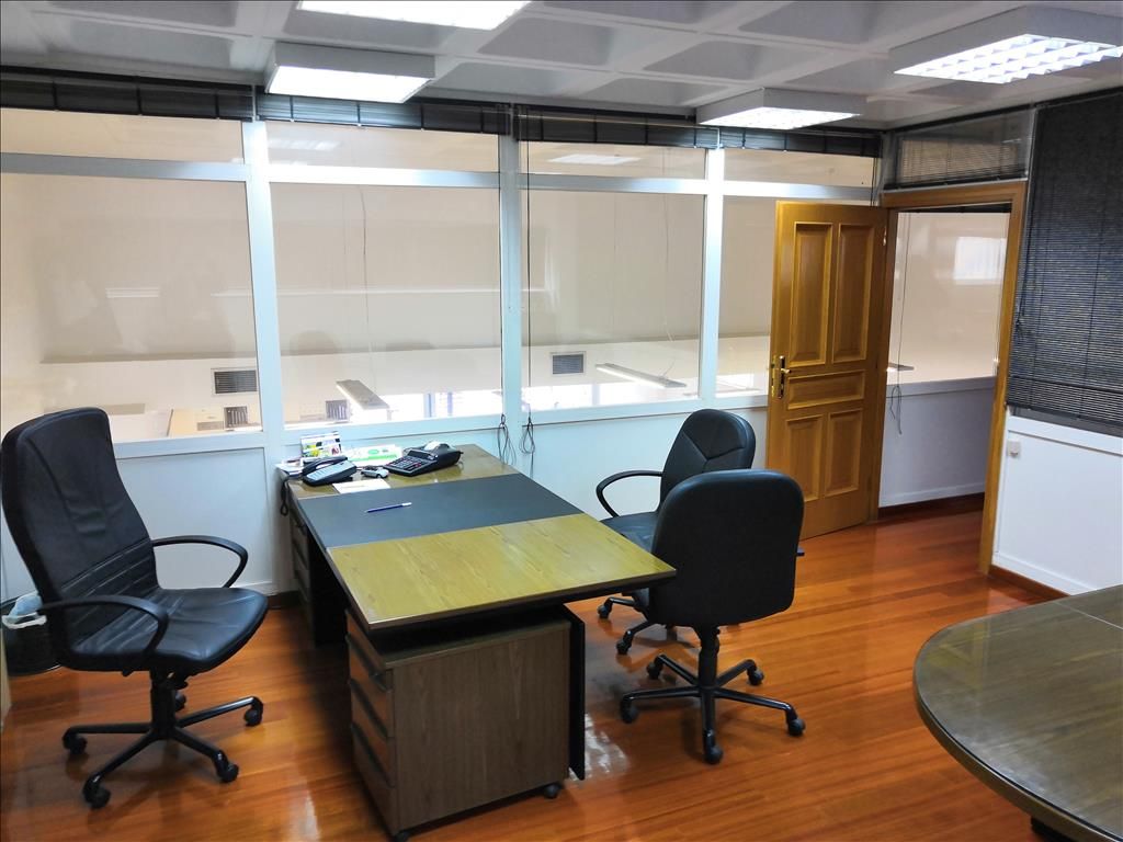 Commercial property in Athens, Greece, 910 m² - picture 1